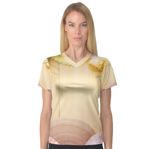 Sea Shell Pattern V-neck Sport Mesh Tee by paulaoliveiradesign