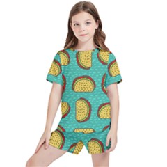 Taco-drawing-background-mexican-fast-food-pattern Kids  T-shirt And Sports Shorts Set by Ket1n9